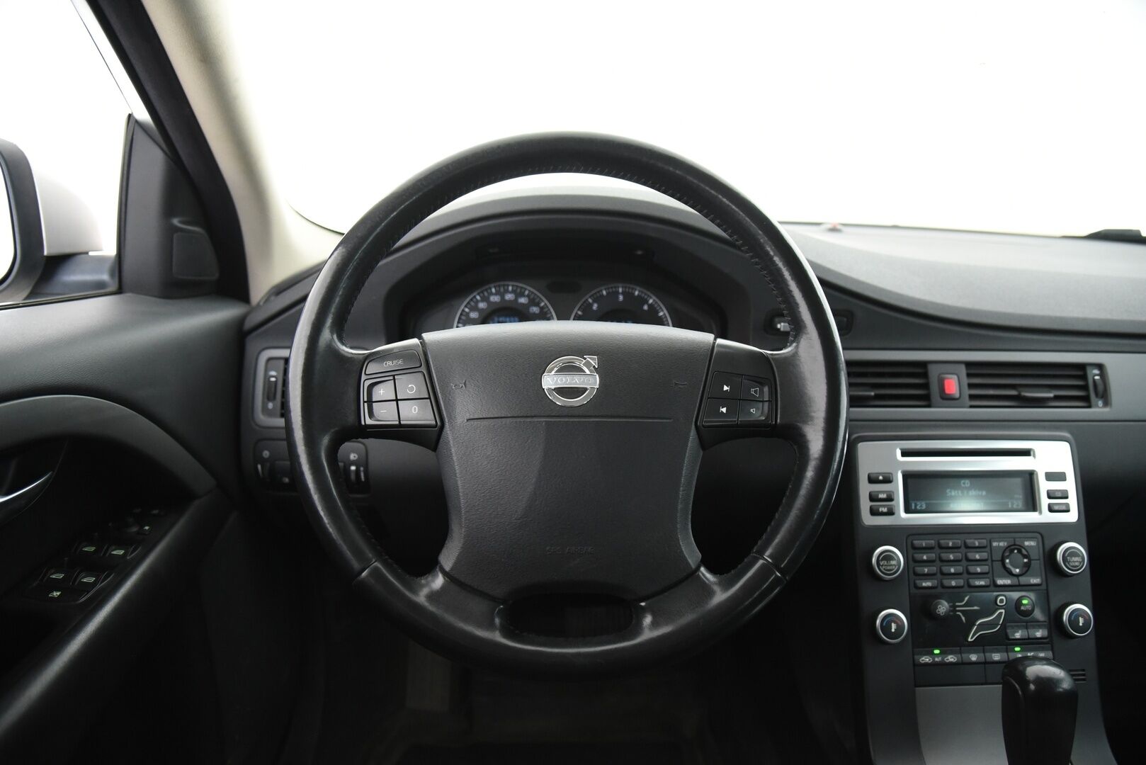 Volvo V70 2009 2,4D Kinetic aut / Vakkari / Huoltokirja / 2x renkaat **YritysOutlet - Myydään vain yrityksille** - *YritysOutlet - Myydään vain yrityksille*