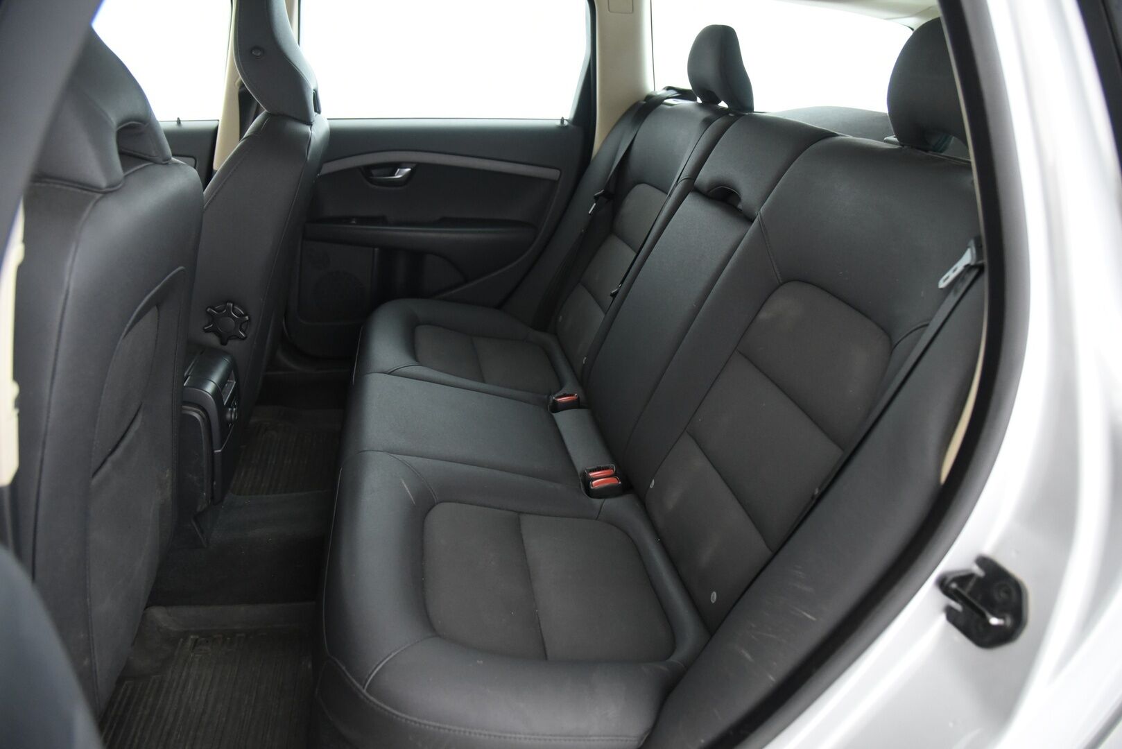 Volvo V70 2009 2,4D Kinetic aut / Vakkari / Huoltokirja / 2x renkaat **YritysOutlet - Myydään vain yrityksille** - *YritysOutlet - Myydään vain yrityksille*