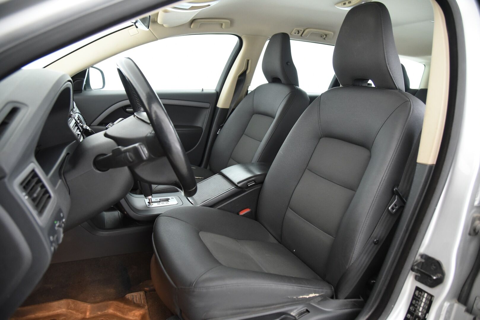 Volvo V70 2009 2,4D Kinetic aut / Vakkari / Huoltokirja / 2x renkaat **YritysOutlet - Myydään vain yrityksille** - *YritysOutlet - Myydään vain yrityksille*