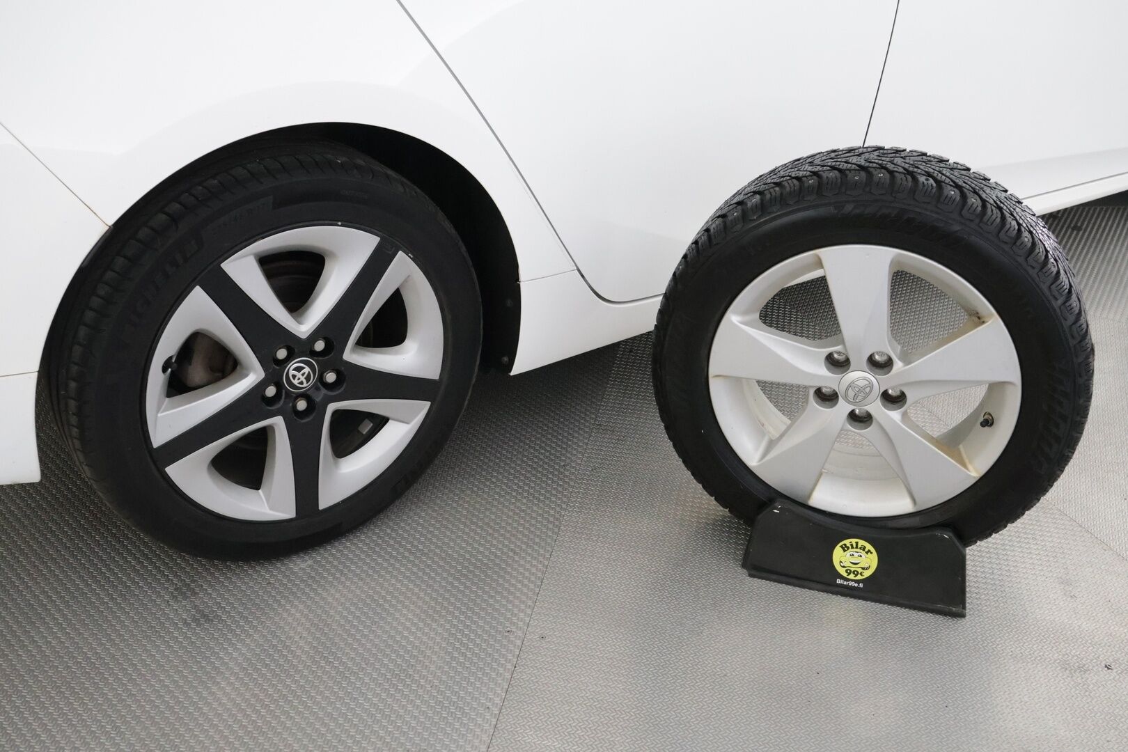 Toyota Prius 2016 Business - ACC / HUD / P-Kamera / Puhelimen langatonlataus - KORKO VAIN 3,99 %