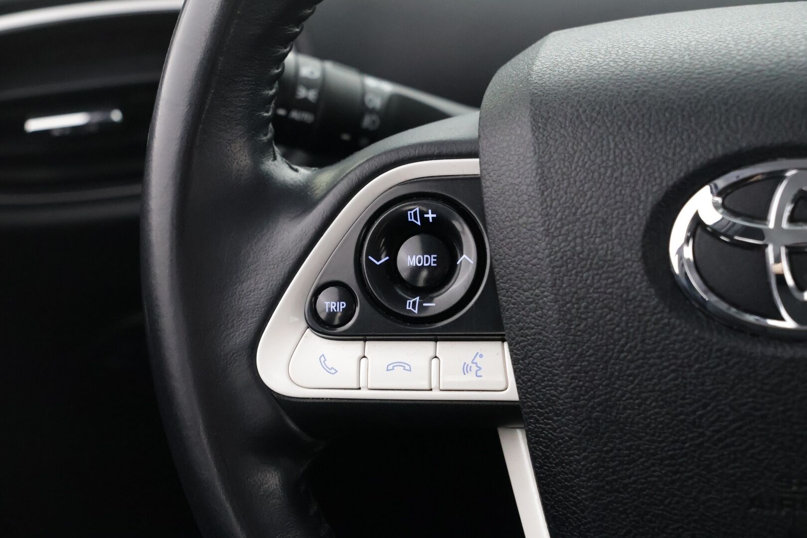 Toyota Prius 2016 Business - ACC / HUD / P-Kamera / Puhelimen langatonlataus - KORKO VAIN 3,99 %