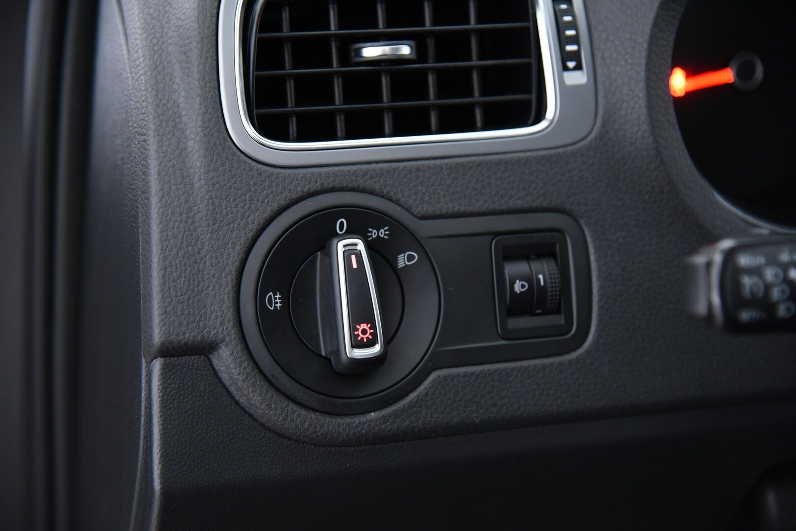 Volkswagen Polo 2016 Allstar 1,2 TSI 66 kW (90 hv) DSG-aut / Suomi-auto / Vakkari / P-tutkat / Bluetooth / - Juuri katsastettu & juuri huollettu / 2x vanteet / Lohko + sisätilalämmitin /