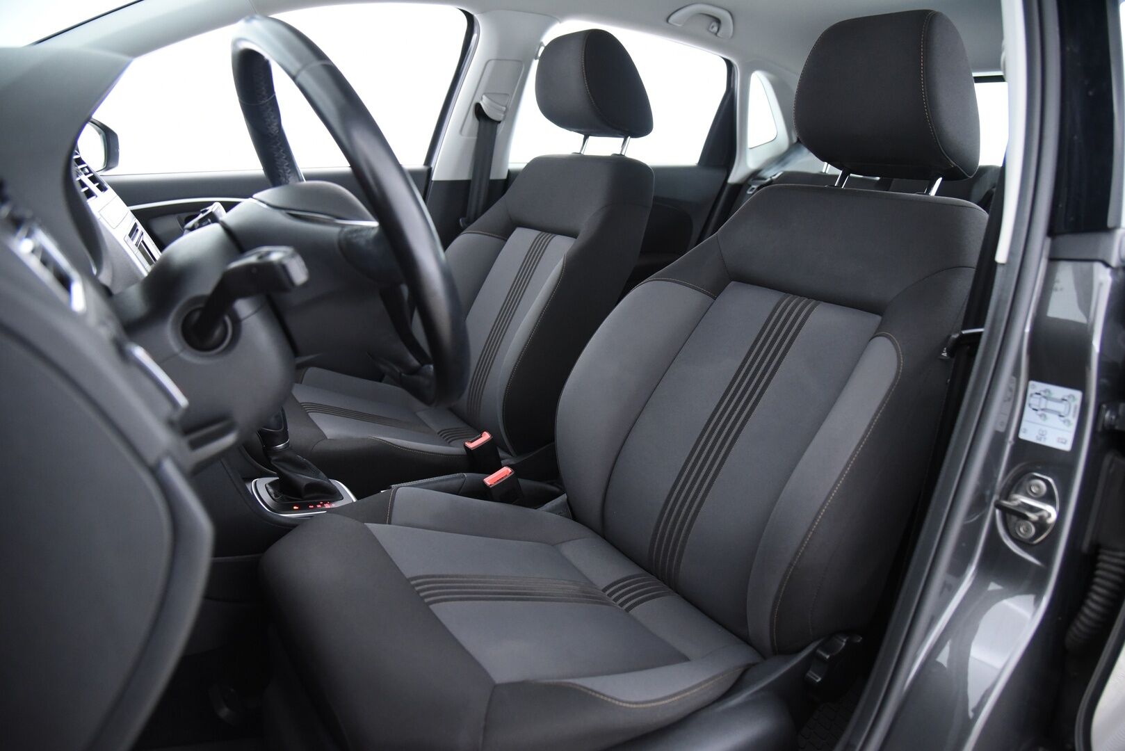Volkswagen Polo 2016 Allstar 1,2 TSI 66 kW (90 hv) DSG-aut / Suomi-auto / Vakkari / P-tutkat / Bluetooth / - Juuri katsastettu & juuri huollettu / 2x vanteet / Lohko + sisätilalämmitin /