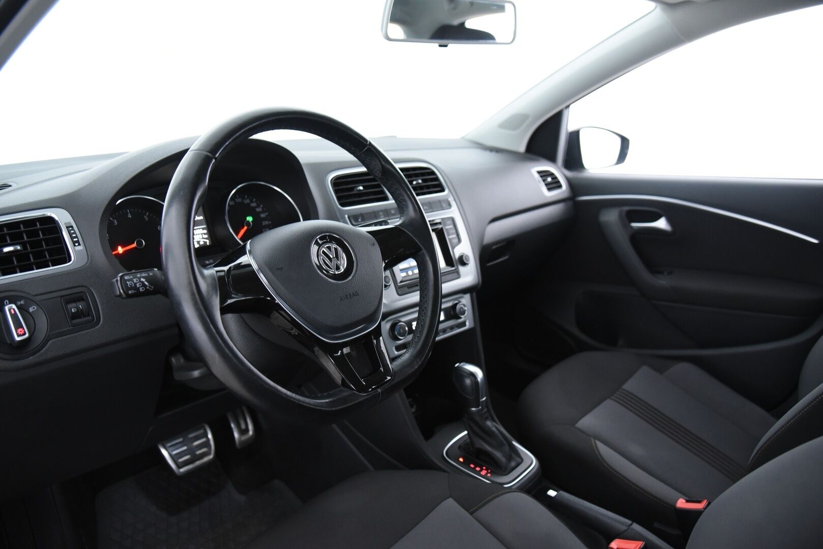 Volkswagen Polo 2016 Allstar 1,2 TSI 66 kW (90 hv) DSG-aut / Suomi-auto / Vakkari / P-tutkat / Bluetooth / - Juuri katsastettu & juuri huollettu / 2x vanteet / Lohko + sisätilalämmitin /