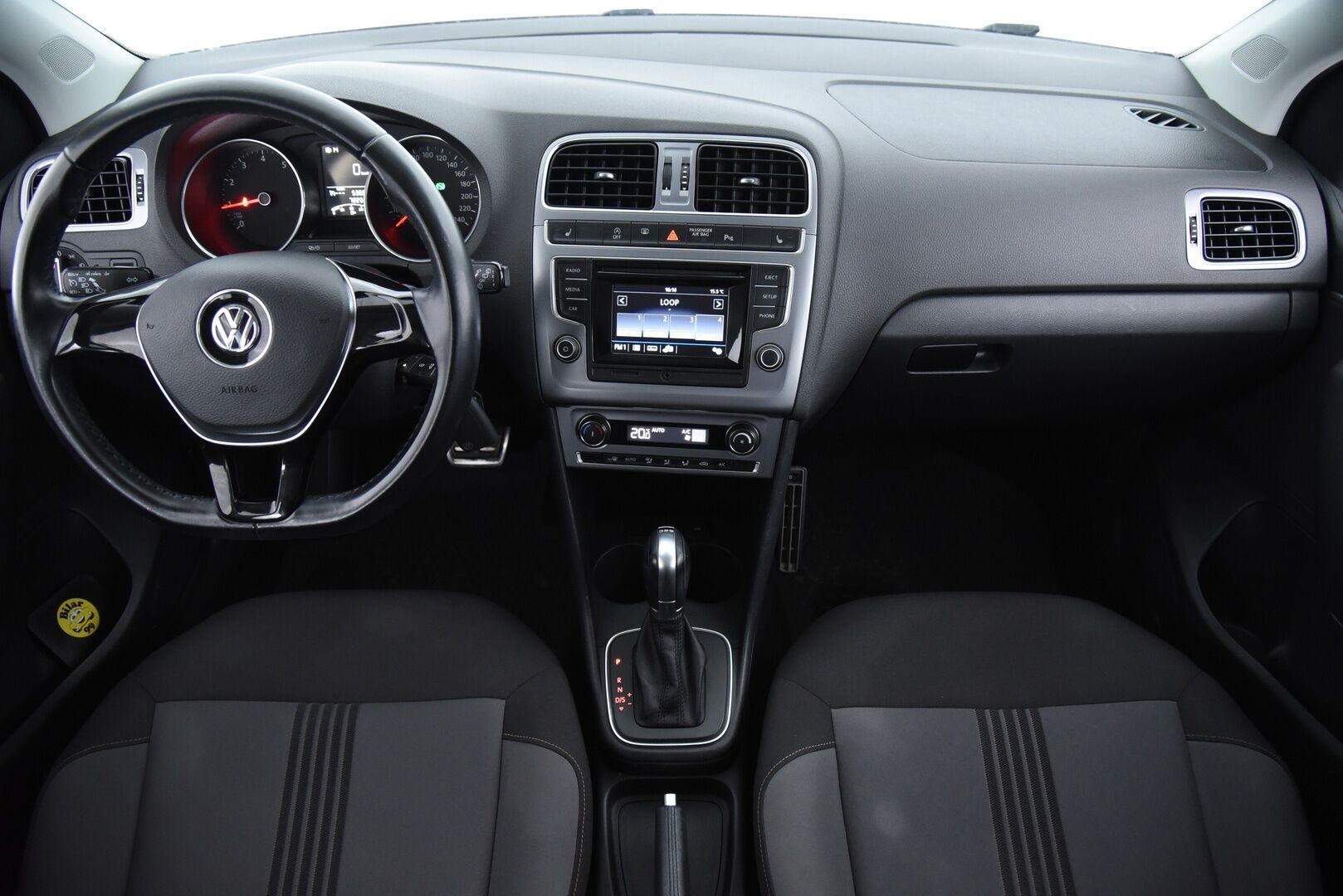 Volkswagen Polo 2016 Allstar 1,2 TSI 66 kW (90 hv) DSG-aut / Suomi-auto / Vakkari / P-tutkat / Bluetooth / - Juuri katsastettu & juuri huollettu / 2x vanteet / Lohko + sisätilalämmitin /