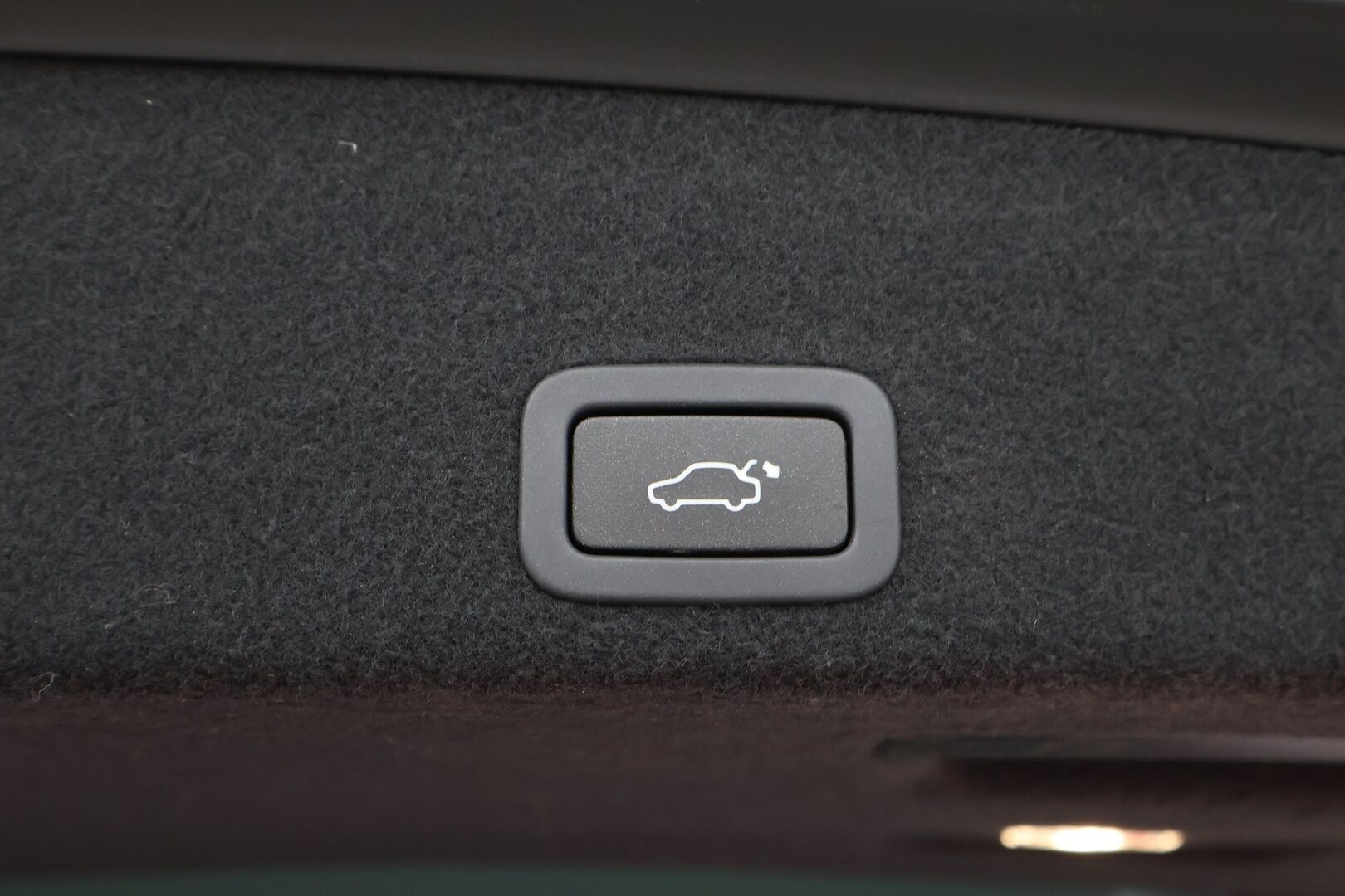 Volvo XC60 2017 D4 R-Design Edition aut - Suomiauto / Webasto / Digimittari / VOC / Nahka-Alcantara / High Performance Audio / KeylessGo / Siisti yksilö!