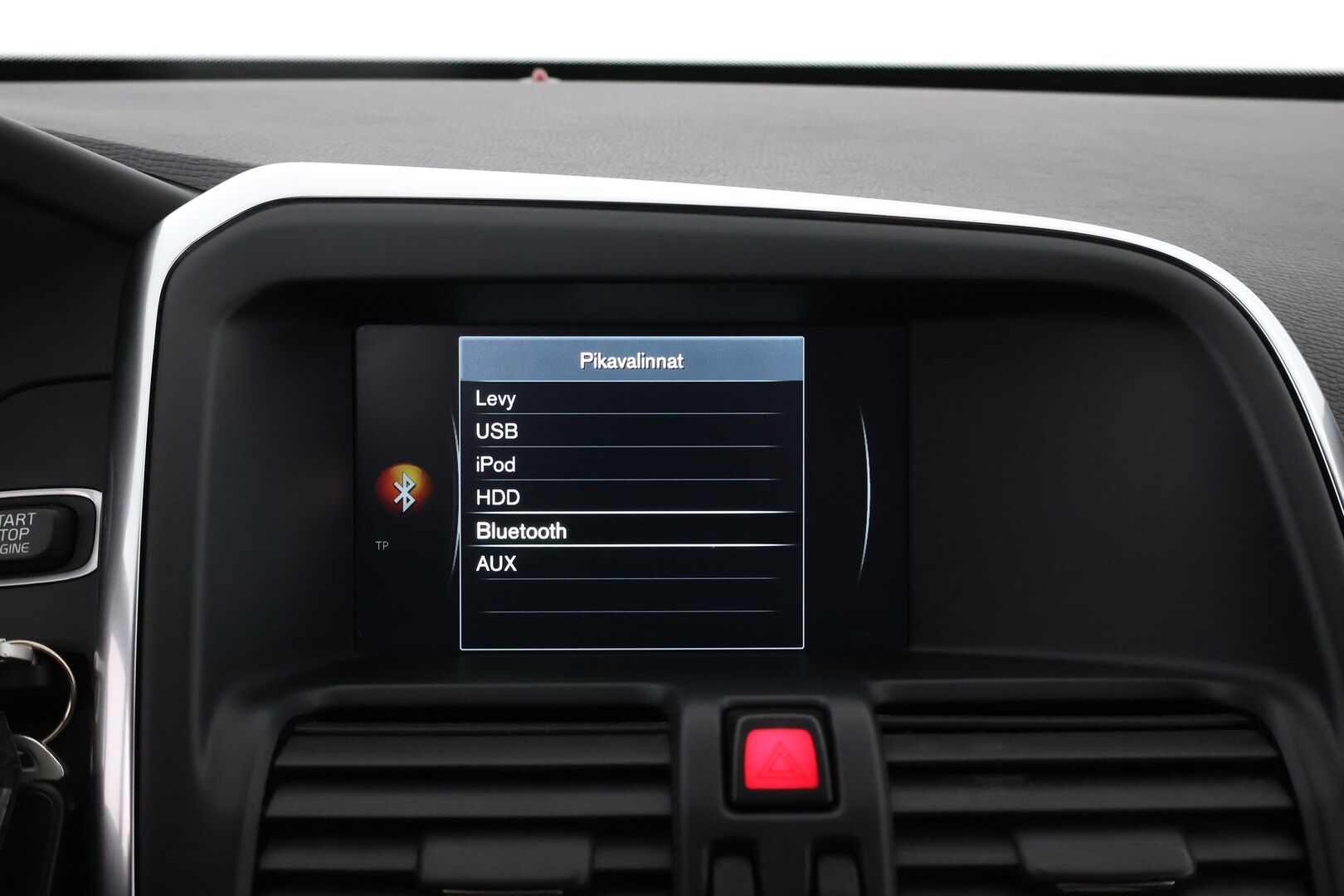 Volvo XC60 2017 D4 R-Design Edition aut - Suomiauto / Webasto / Digimittari / VOC / Nahka-Alcantara / High Performance Audio / KeylessGo / Siisti yksilö!