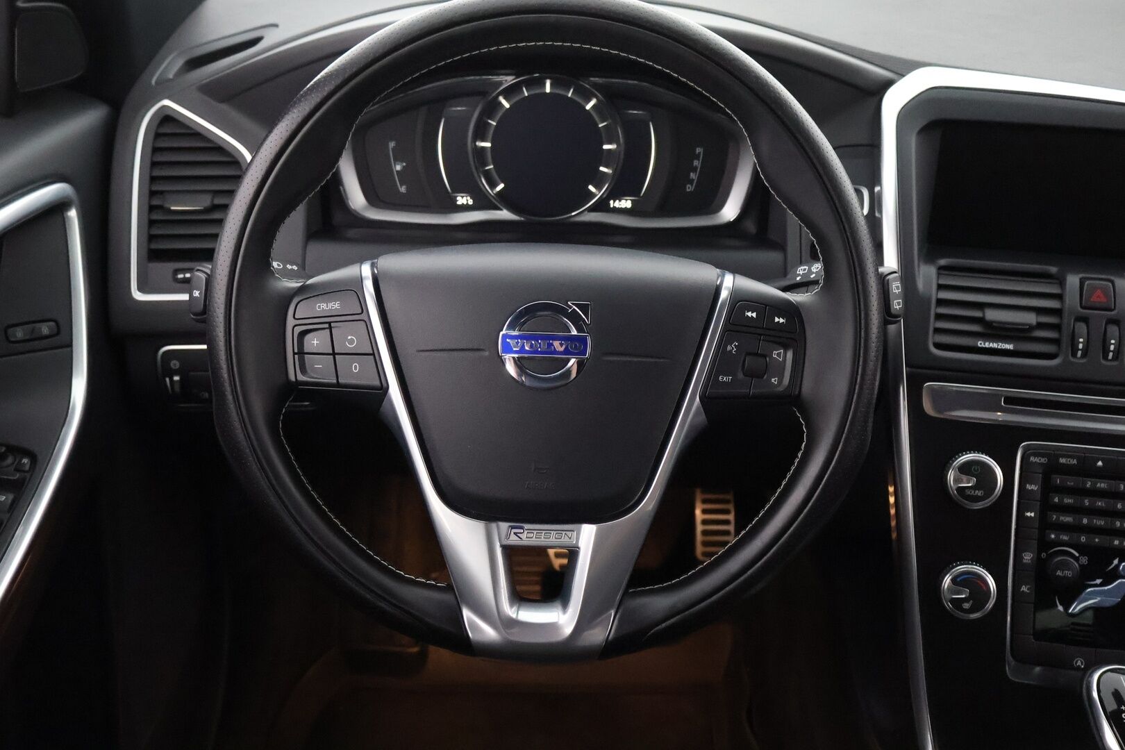 Volvo XC60 2017 D4 R-Design Edition aut - Suomiauto / Webasto / Digimittari / VOC / Nahka-Alcantara / High Performance Audio / KeylessGo / Siisti yksilö!