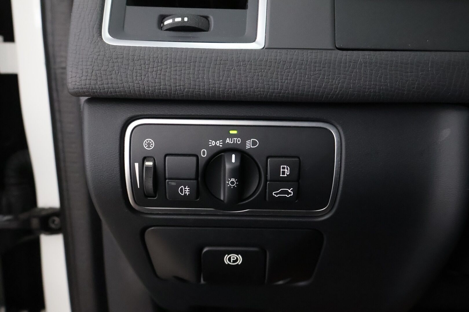 Volvo XC60 2017 D4 R-Design Edition aut - Suomiauto / Webasto / Digimittari / VOC / Nahka-Alcantara / High Performance Audio / KeylessGo / Siisti yksilö!