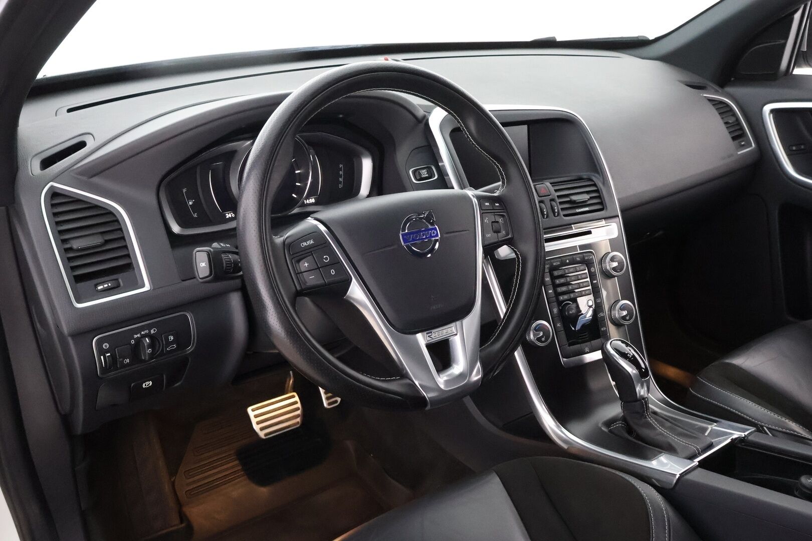 Volvo XC60 2017 D4 R-Design Edition aut - Suomiauto / Webasto / Digimittari / VOC / Nahka-Alcantara / High Performance Audio / KeylessGo / Siisti yksilö!