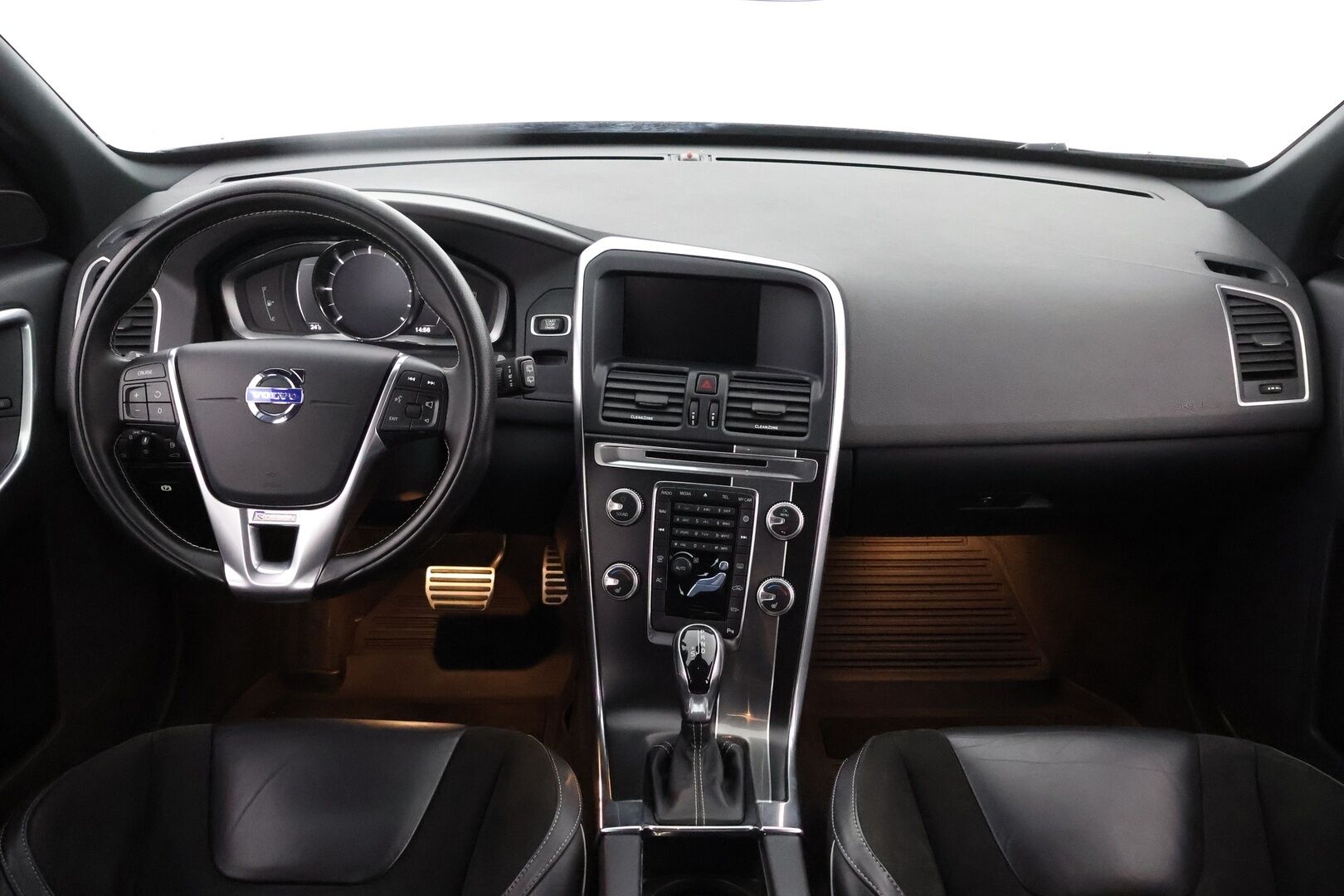 Volvo XC60 2017 D4 R-Design Edition aut - Suomiauto / Webasto / Digimittari / VOC / Nahka-Alcantara / High Performance Audio / KeylessGo / Siisti yksilö!
