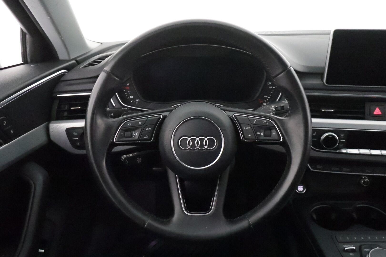 Audi A4 2017 Avant Land of quattro 2,0TDI 140 kW quattro S tronic **Webasto / Koukku / Matrix-LED / Sporttipenkit / P.Tutkat / Navi** - Suomi-auto / Kahdet Renkaat