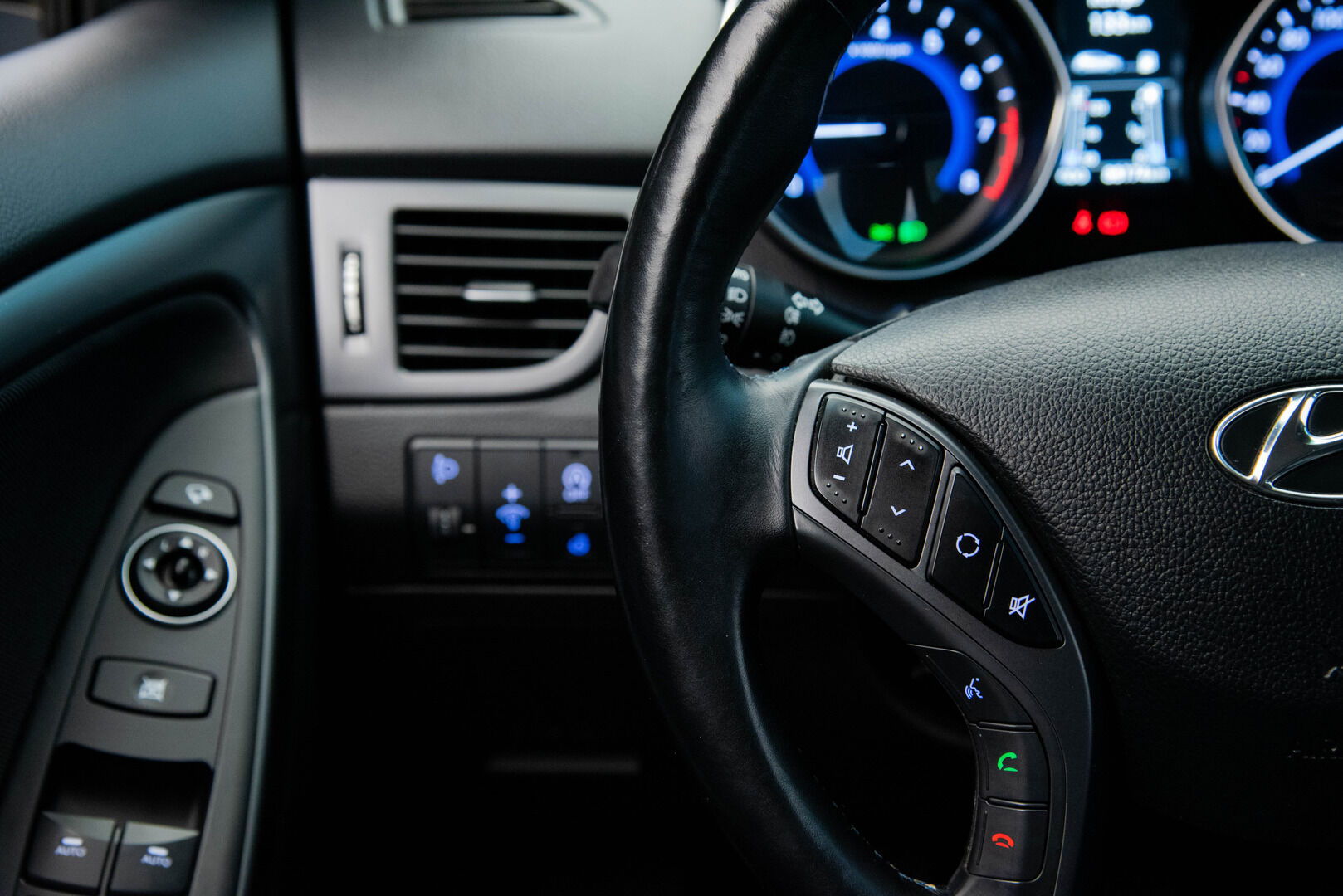 Hyundai i30 Wagon 2017 1,6 6MT ISG GO! ** Suomi-Auto / Lohkolämmitin / Vakionopeudensäädin / P-tutkat ** - HULLUT AVAJAISHULINAT KORKOTARJOUS 3,29 %