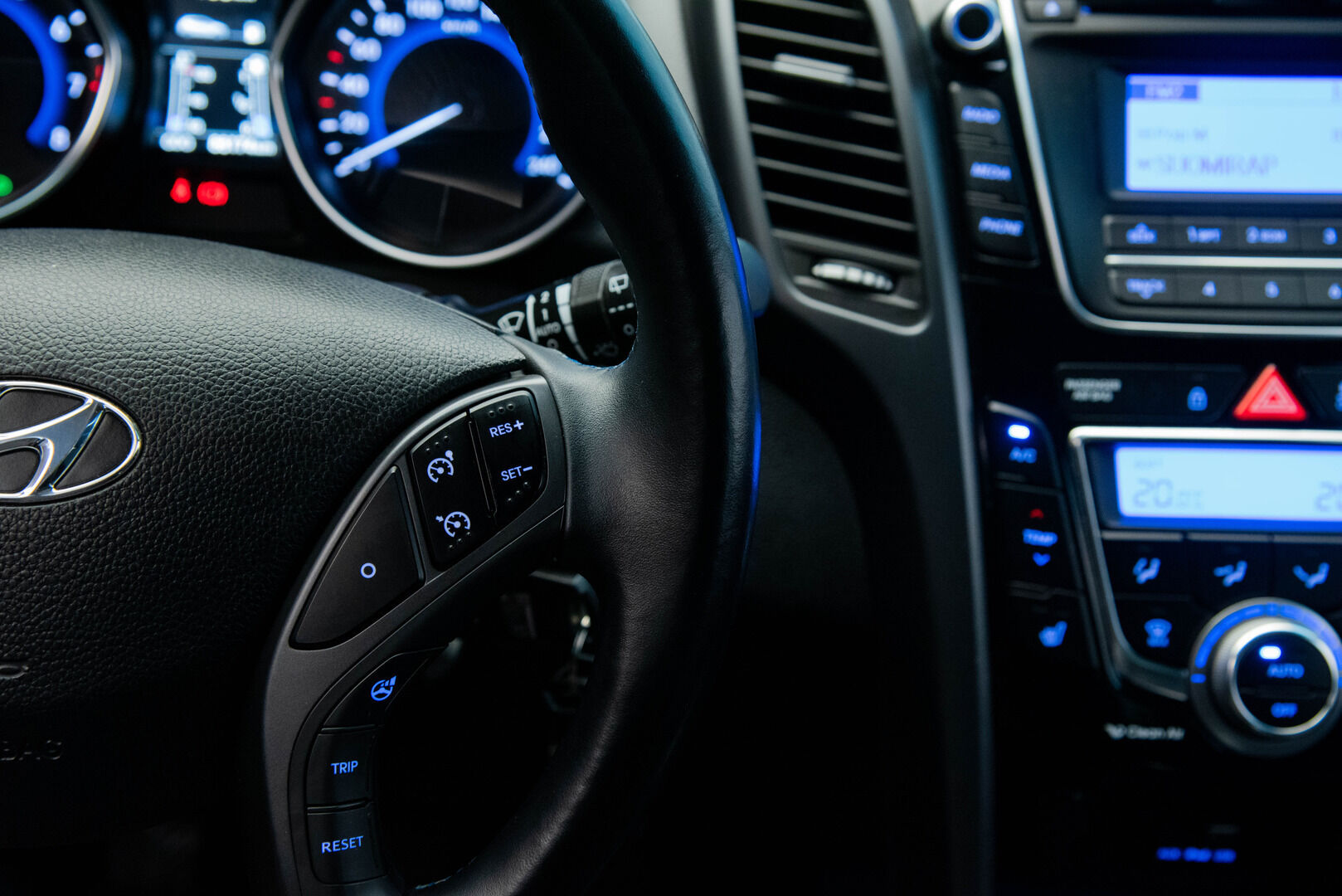 Hyundai i30 Wagon 2017 1,6 6MT ISG GO! ** Suomi-Auto / Lohkolämmitin / Vakionopeudensäädin / P-tutkat ** - HULLUT AVAJAISHULINAT KORKOTARJOUS 3,29 %