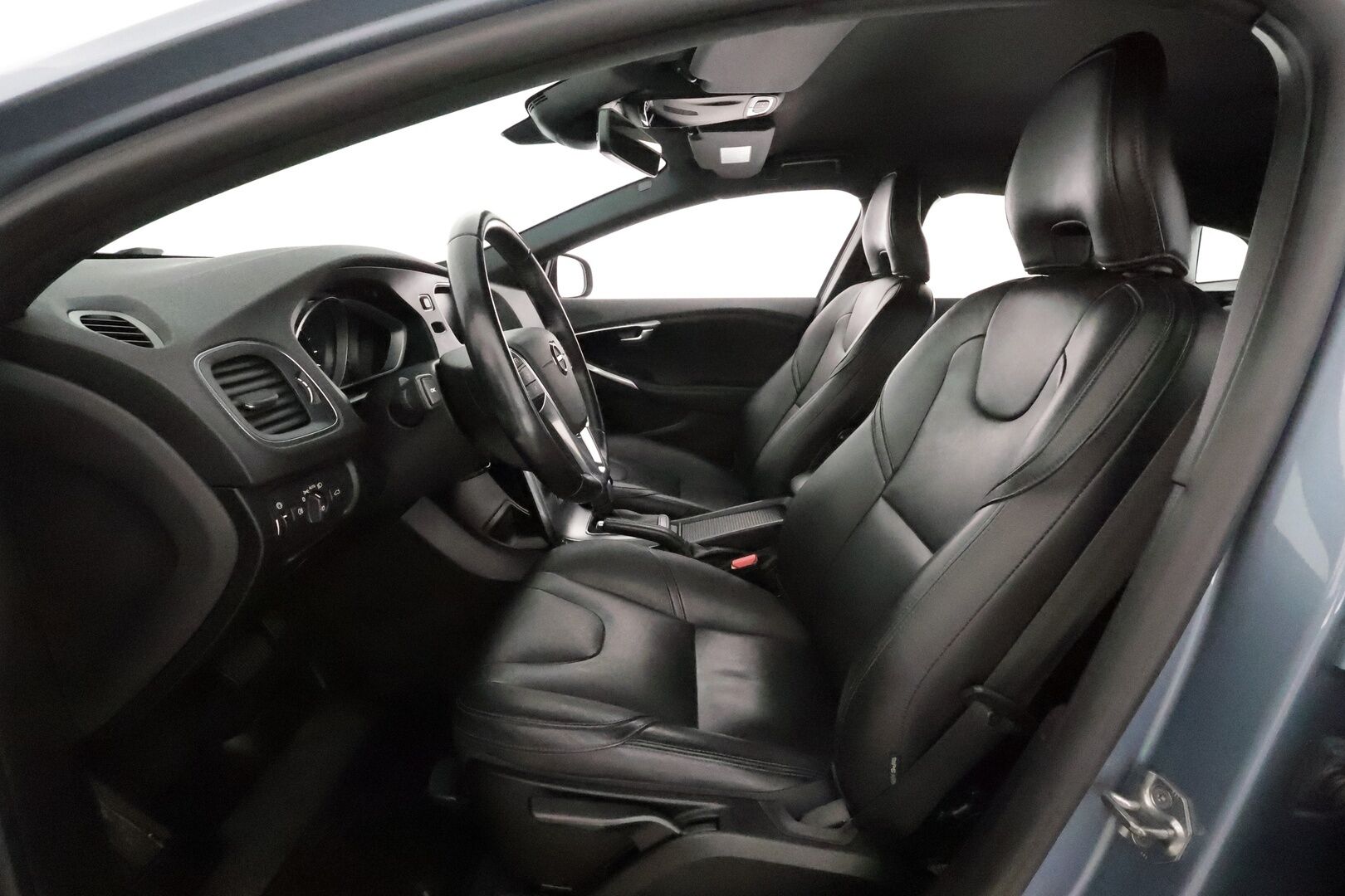 Volvo V40 2017 D2 Inscription aut **Webasto / Full-LED / P.Tutkat / Navi / Nahkaverhoilu** - Suomi-auto / Kahdet Renkaat