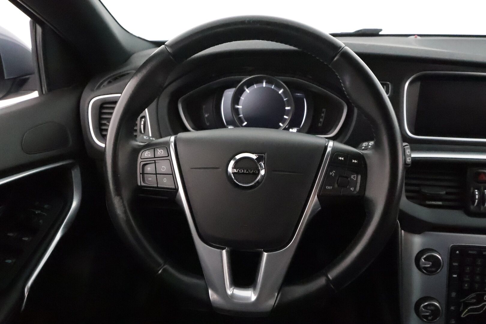 Volvo V40 2017 D2 Inscription aut **Webasto / Full-LED / P.Tutkat / Navi / Nahkaverhoilu** - Suomi-auto / Kahdet Renkaat