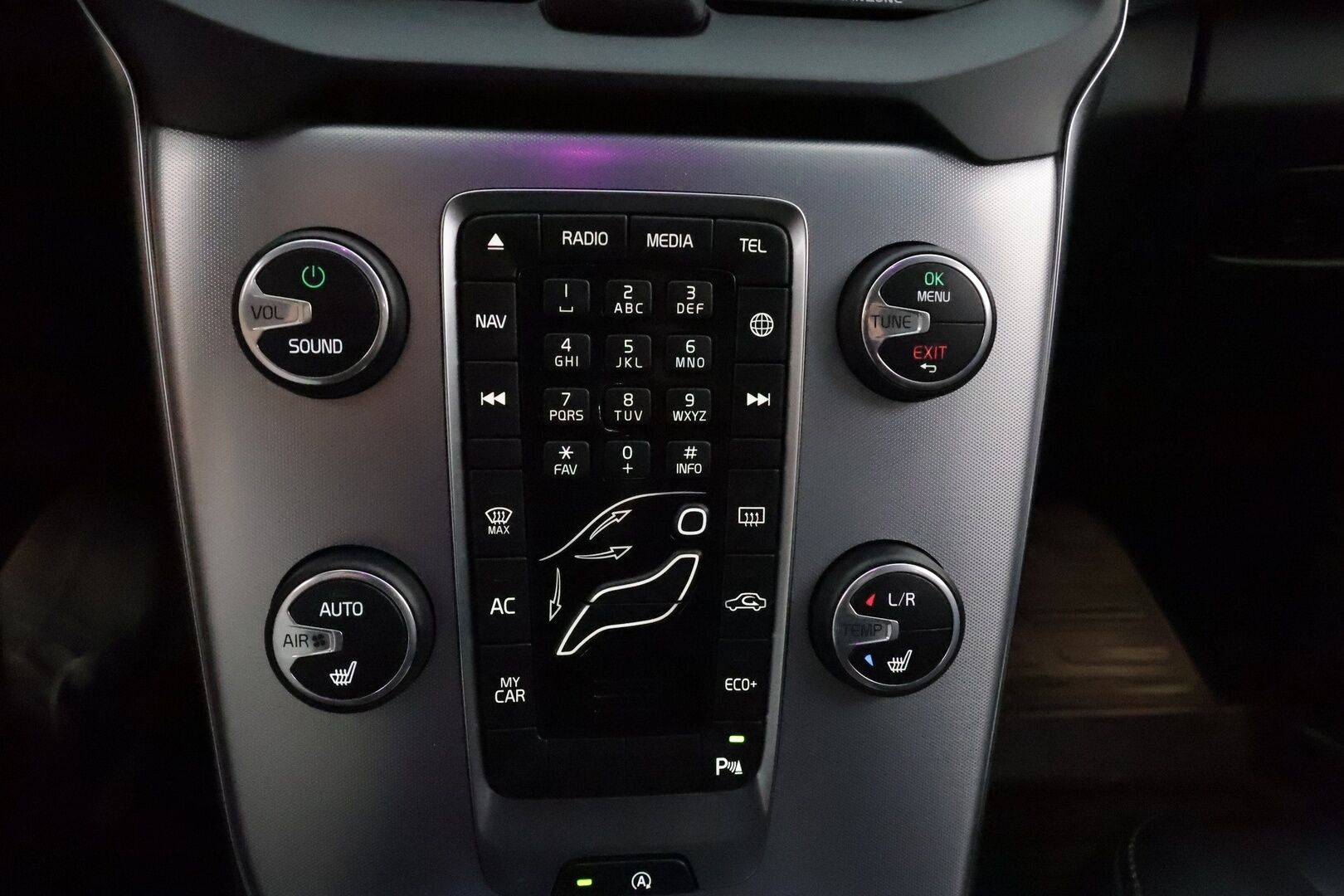 Volvo V40 2017 D2 Inscription aut **Webasto / Full-LED / P.Tutkat / Navi / Nahkaverhoilu** - Suomi-auto / Kahdet Renkaat