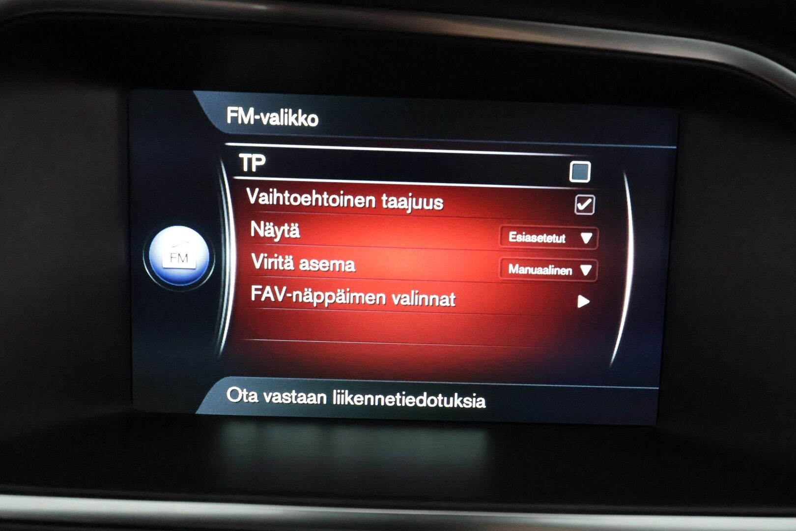 Volvo V40 2017 D2 Inscription aut **Webasto / Full-LED / P.Tutkat / Navi / Nahkaverhoilu** - Suomi-auto / Kahdet Renkaat