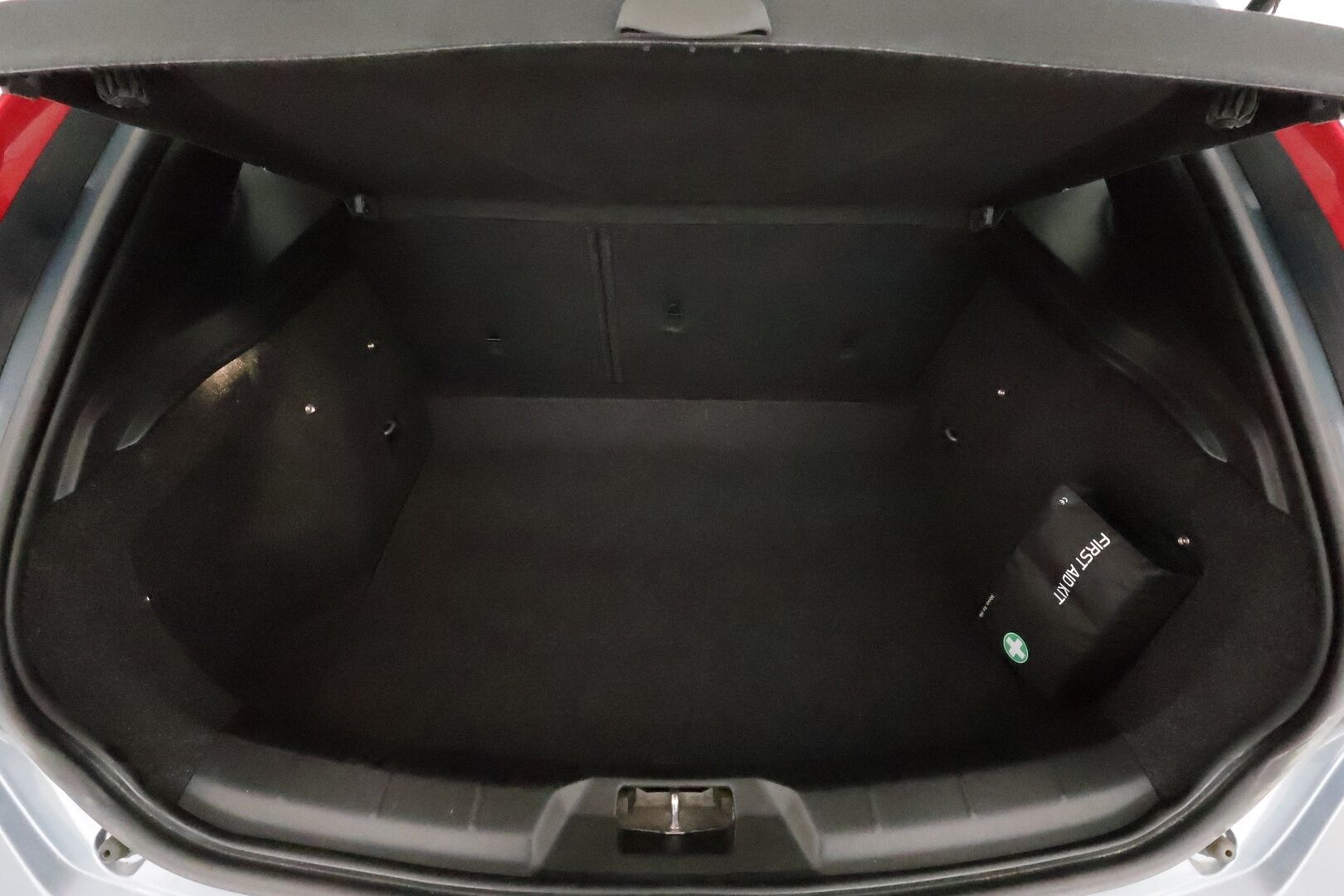 Volvo V40 2017 D2 Inscription aut **Webasto / Full-LED / P.Tutkat / Navi / Nahkaverhoilu** - 3,99% KORKOTARJOUS TÄHÄN AUTOON 21.9. ASTI - Suomi-auto / Ei AdBlue-järjestelmää