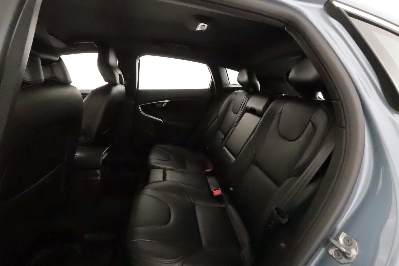 Volvo V40 2017 D2 Inscription aut **Webasto / Full-LED / P.Tutkat / Navi / Nahkaverhoilu** - Suomi-auto / Kahdet Renkaat