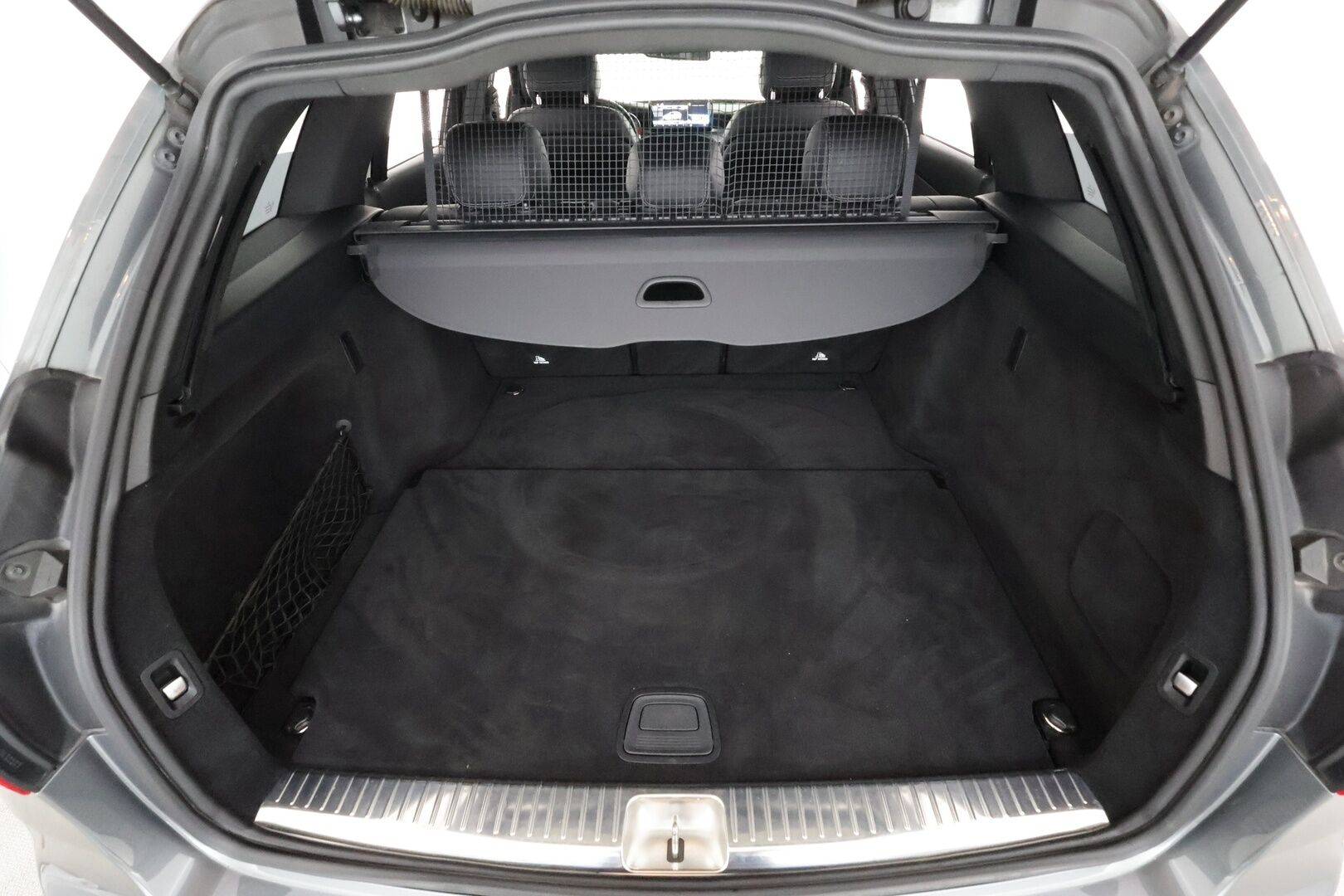 Mercedes-Benz C 2016 200 T A Business AMG - | Nahkaverhoilu | ILS-LED | Sporttipenkit | P.tutkat | Apple & Android | Dynamic Select | Bluetooth | 2x renkaat aluin | Hyvä huoltohistoria | 