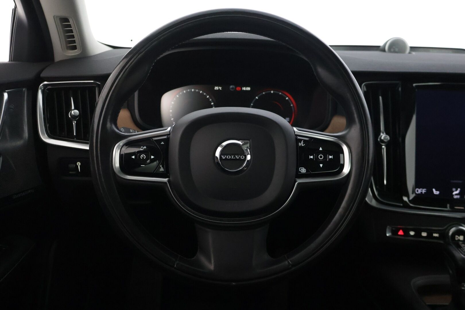 Volvo S90 2017 D5 AWD Inscription aut - | Huippu varusteet | Bower & Wilkins | 360-Kamera | BLIS | Sähkökoukku | Kattoluukku | Webasto | HUD | Adapt.LED | Adapt.Vakkari | 