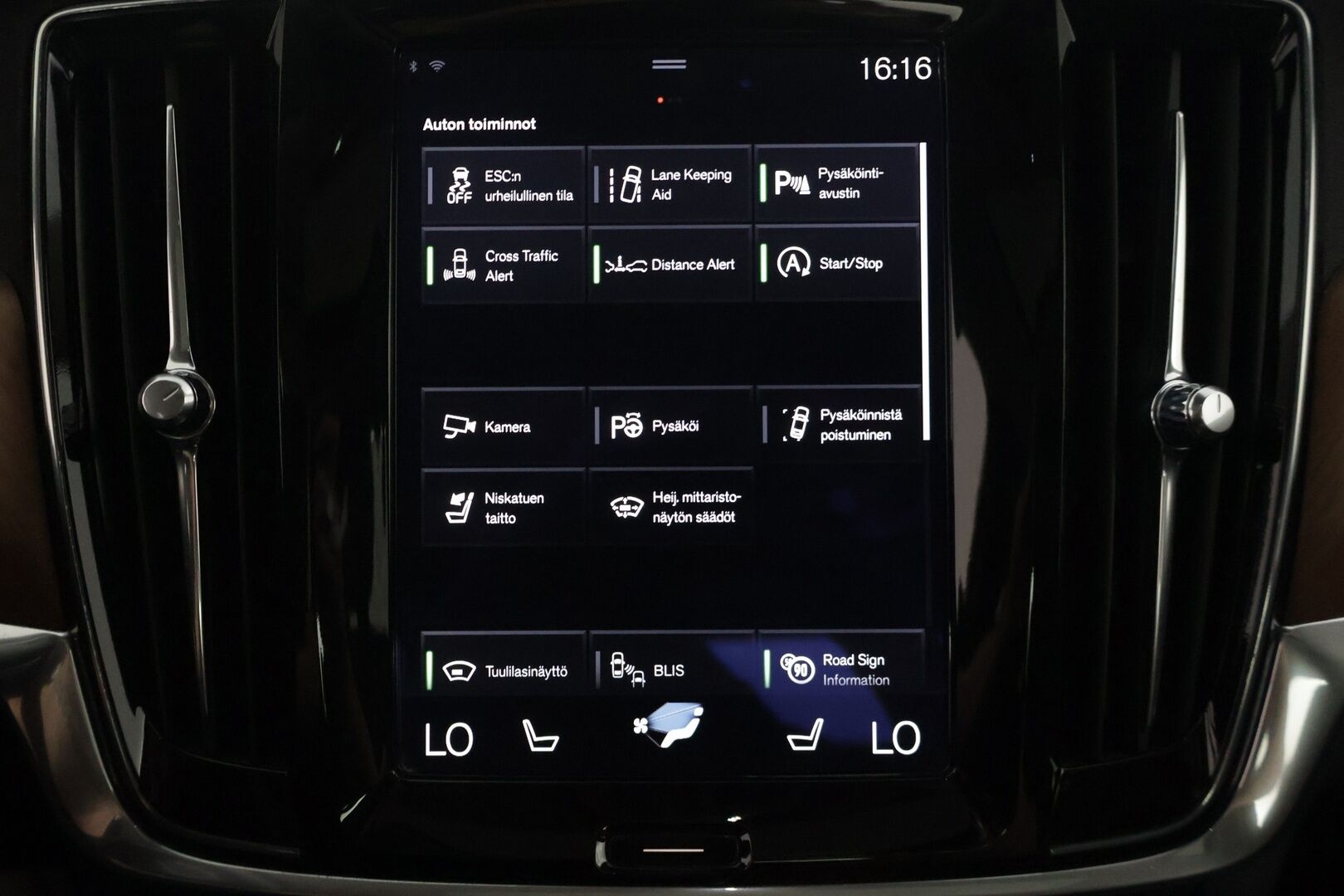 Volvo S90 2017 D5 AWD Inscription aut - | Huippu varusteet | Bower & Wilkins | 360-Kamera | BLIS | Sähkökoukku | Kattoluukku | Webasto | HUD | Adapt.LED | Adapt.Vakkari | 