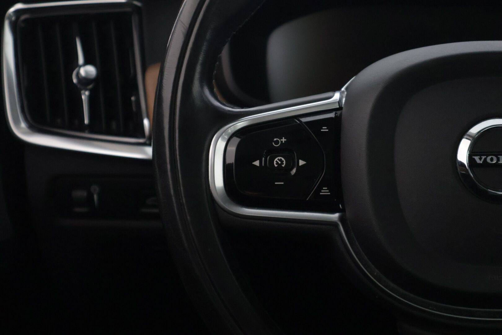 Volvo S90 2017 D5 AWD Inscription aut - | Huippu varusteet | Bower & Wilkins | 360-Kamera | BLIS | Sähkökoukku | Kattoluukku | Webasto | HUD | Adapt.LED | Adapt.Vakkari | 