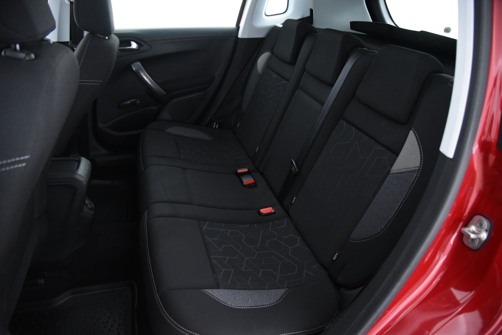 Peugeot 2008 2017 Active VTi 82 / Suomi-Auto / P.tutka / Lasikatto / Vakkari - 2x Aluvanteet 