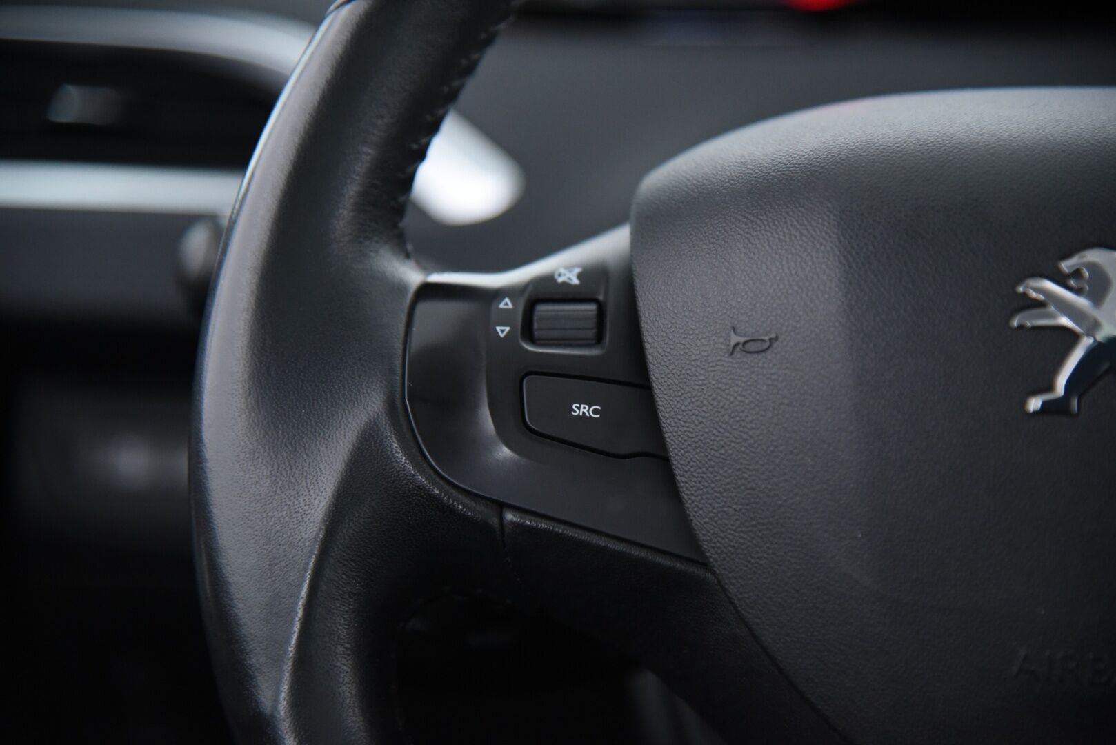 Peugeot 2008 2017 Active VTi 82 / Suomi-Auto / P.tutka / Lasikatto / Vakkari - 2x Aluvanteet 