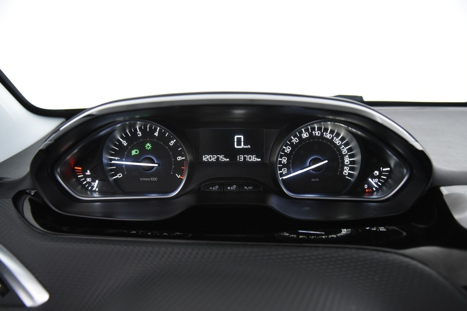 Peugeot 2008 2017 Active VTi 82 / Suomi-Auto / P.tutka / Lasikatto / Vakkari - 2x Aluvanteet 