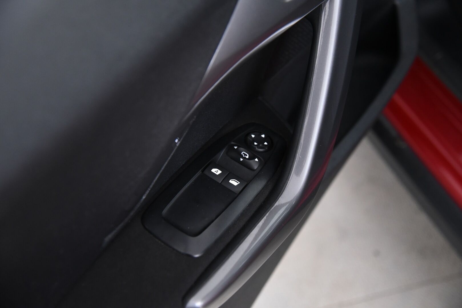 Peugeot 2008 2017 Active VTi 82 / Suomi-Auto / P.tutka / Lasikatto / Vakkari - 2x Aluvanteet 