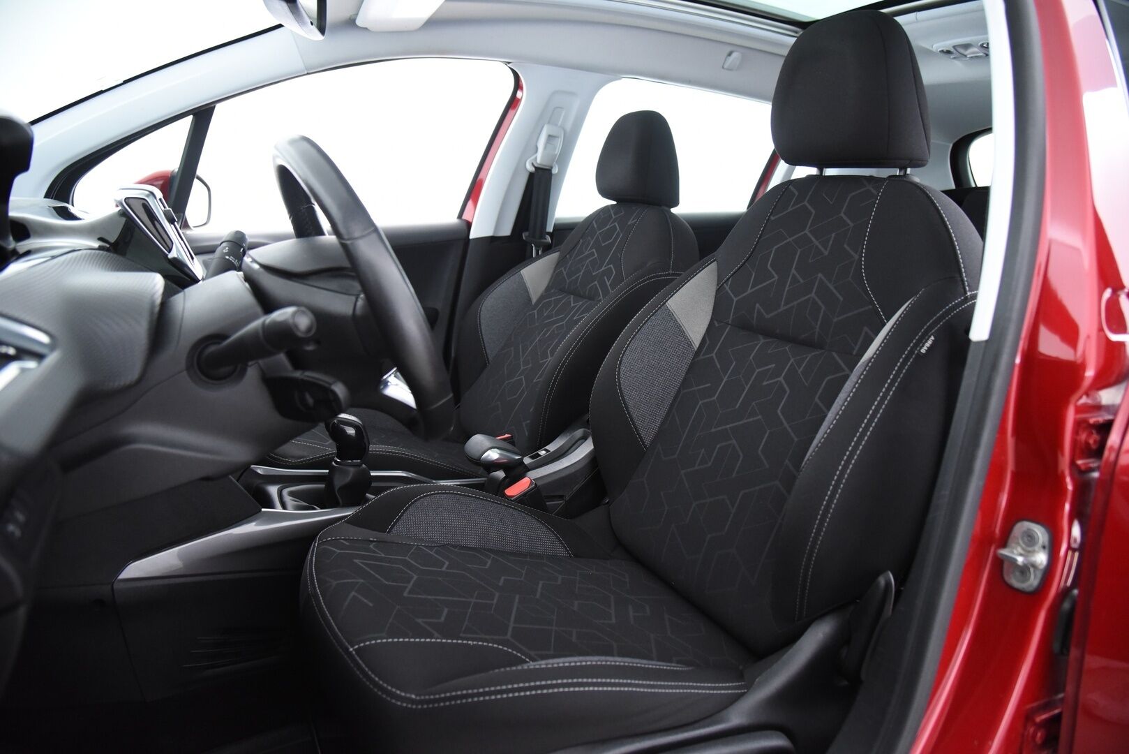 Peugeot 2008 2017 Active VTi 82 / Suomi-Auto / P.tutka / Lasikatto / Vakkari - 2x Aluvanteet 