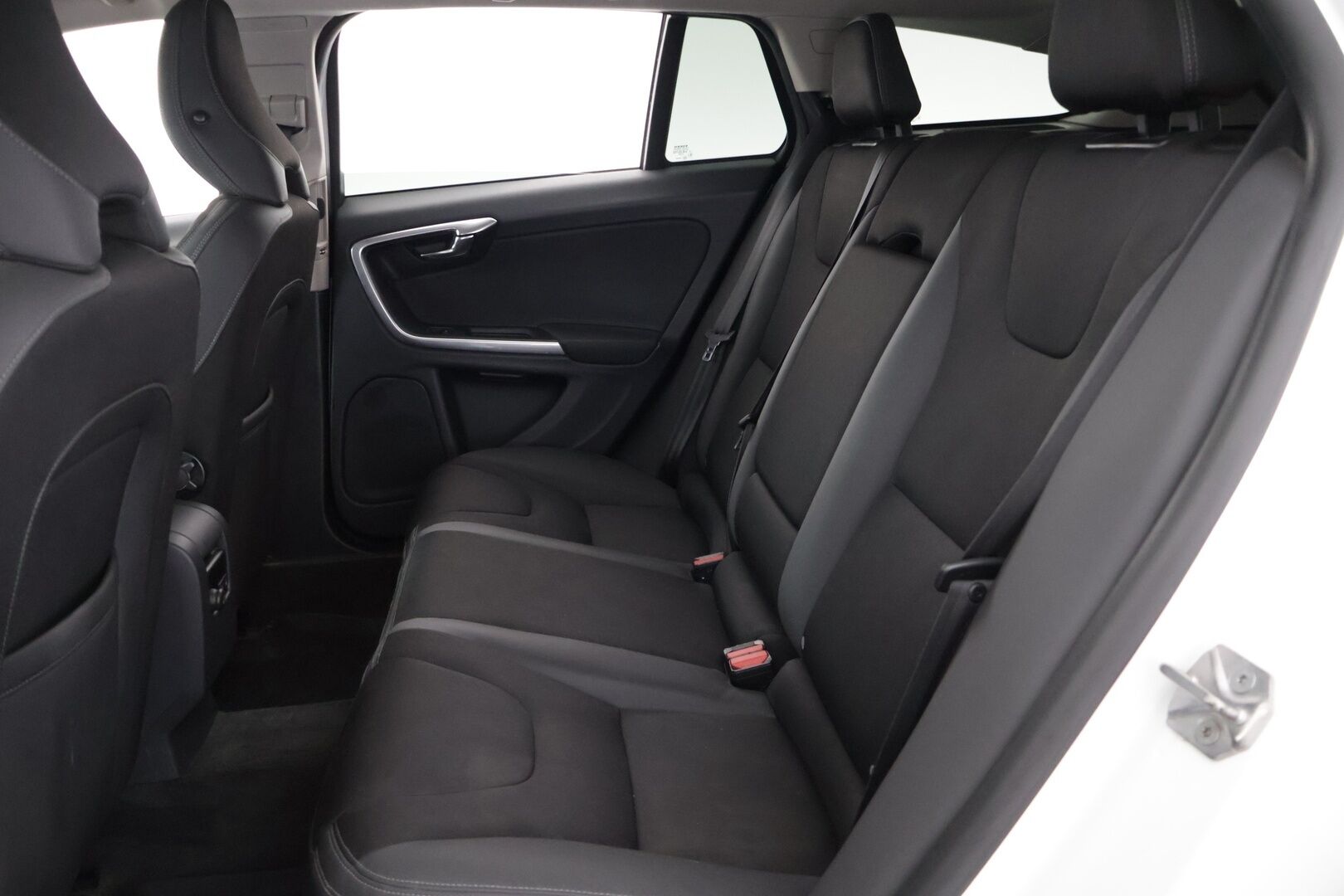 Volvo V60 2014 D4 Momentum - Juuri katsastettu | Vakkari | Webasto | Tutka | Läm. istuimet | Koukku | 2x renkaat