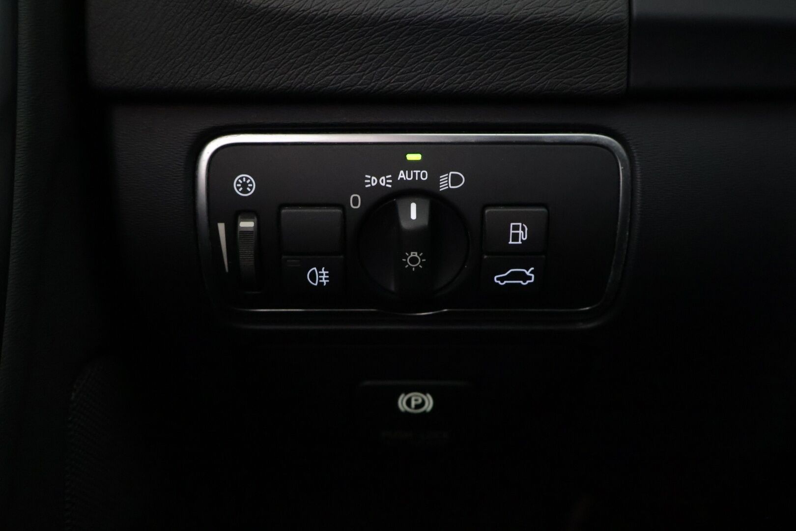Volvo V60 2014 D4 Momentum - Juuri katsastettu | Vakkari | Webasto | Tutka | Läm. istuimet | Koukku | 2x renkaat