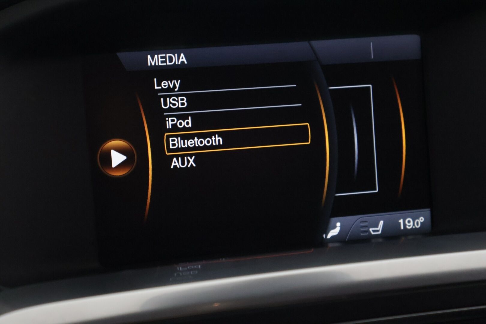 Volvo V60 2014 D4 Momentum - Juuri katsastettu | Vakkari | Webasto | Tutka | Läm. istuimet | Koukku | 2x renkaat