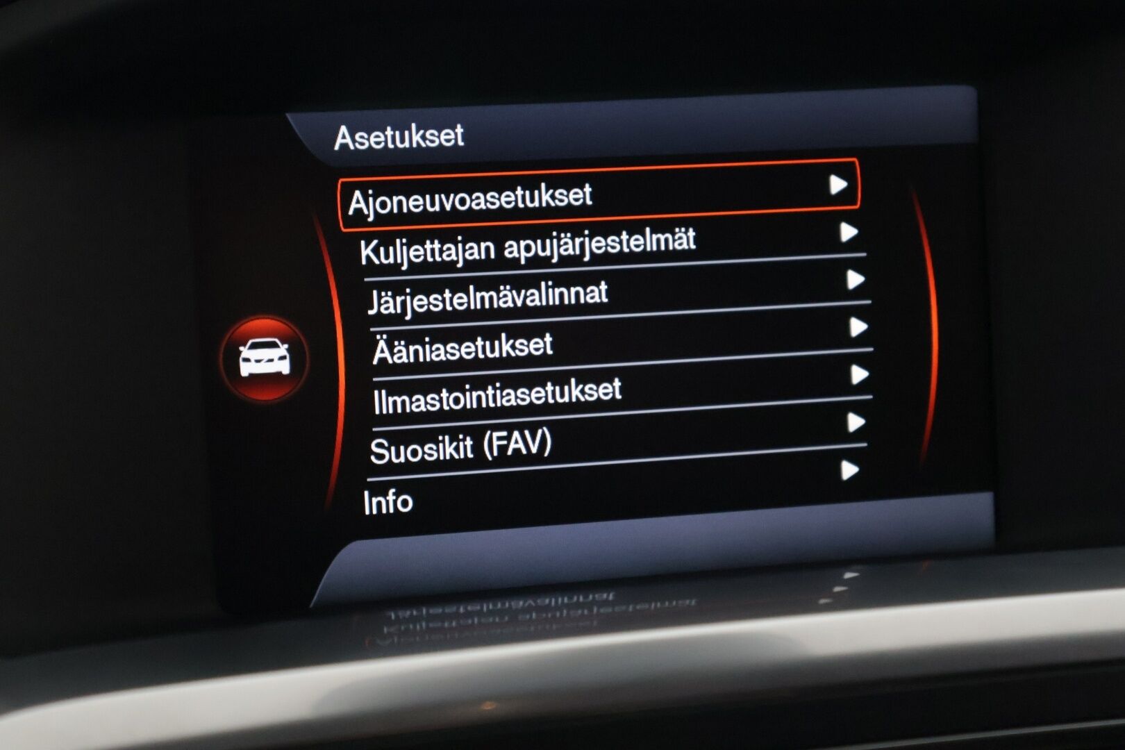 Volvo V60 2014 D4 Momentum - Juuri katsastettu | Vakkari | Webasto | Tutka | Läm. istuimet | Koukku | 2x renkaat