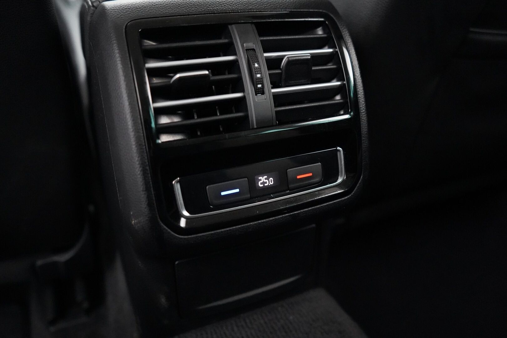 Volkswagen Passat 2017 Variant Highline 1,6 TDI 88 kW (120 hv) DSG-automaatti - ACC | Digimittaristo | Webasto | Apple Carplay | Sähkökontti | Suomi-auto | Jakopää tehty | Kahdet vanteet