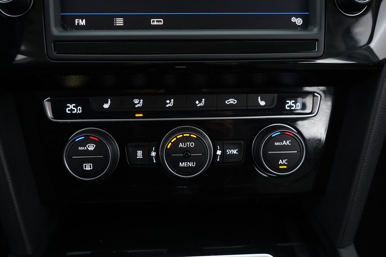 Volkswagen Passat 2017 Variant Highline 1,6 TDI 88 kW (120 hv) DSG-automaatti - ACC | Digimittaristo | Webasto | Apple Carplay | Sähkökontti | Suomi-auto | Jakopää tehty | Kahdet vanteet