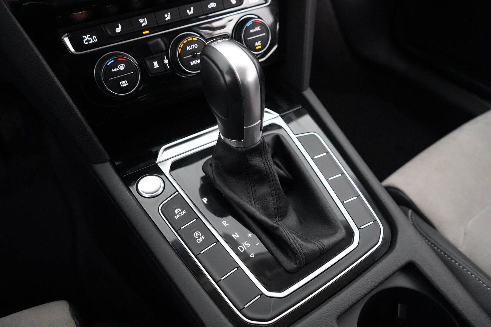 Volkswagen Passat 2017 Variant Highline 1,6 TDI 88 kW (120 hv) DSG-automaatti - ACC | Digimittaristo | Webasto | Apple Carplay | Sähkökontti | Suomi-auto | Jakopää tehty | Kahdet vanteet