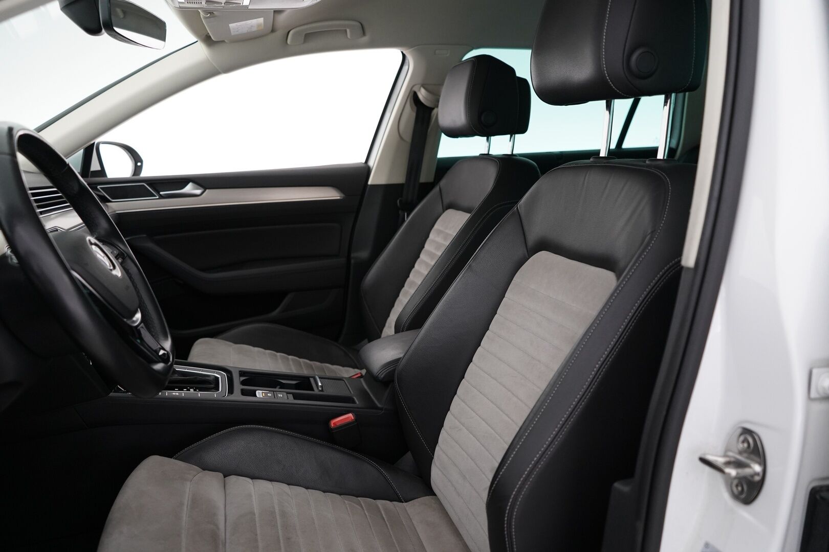 Volkswagen Passat 2017 Variant Highline 1,6 TDI 88 kW (120 hv) DSG-automaatti - ACC | Digimittaristo | Webasto | Apple Carplay | Sähkökontti | Suomi-auto | Jakopää tehty | Kahdet vanteet