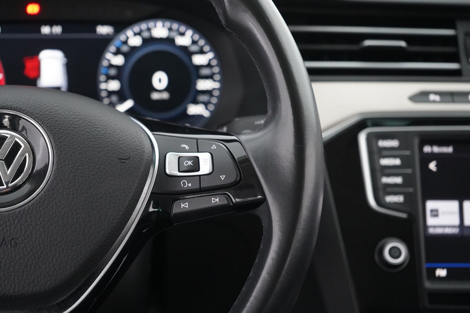 Volkswagen Passat 2017 Variant Highline 1,6 TDI 88 kW (120 hv) DSG-automaatti - ACC | Digimittaristo | Webasto | Apple Carplay | Sähkökontti | Suomi-auto | Jakopää tehty | Kahdet vanteet