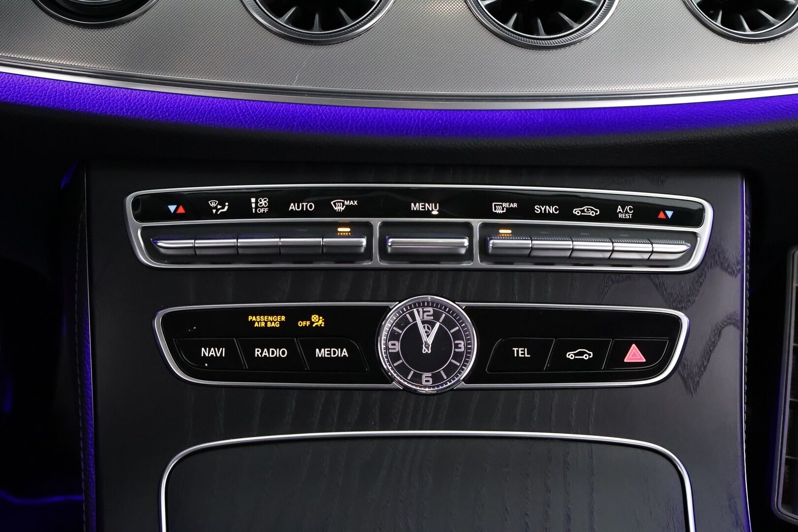 Mercedes-Benz E 2017 220 d A Coupé - Nahkasisusta / Multibeam-LED / 360-Kamera / Navi / Lohko & Sisäpistoke / Vakkari / Kahdet renkaat aluvantein | Upea Mattaväri!