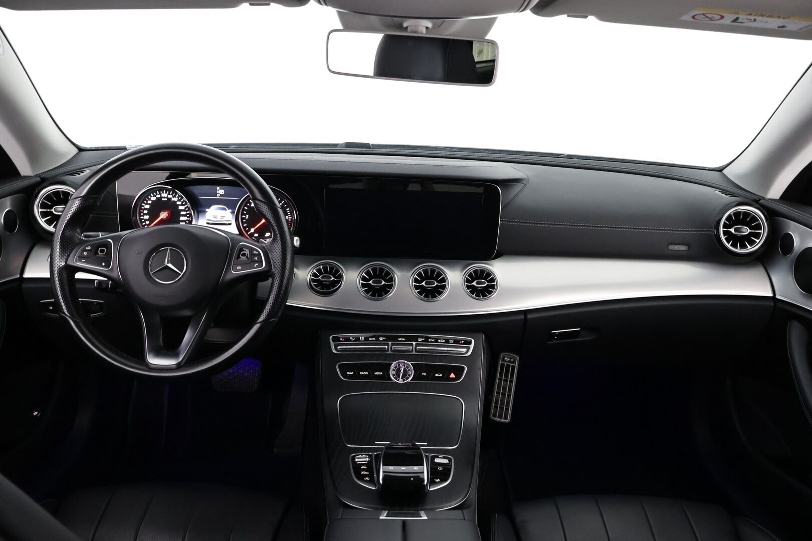 Mercedes-Benz E 2017 220 d A Coupé - Nahkasisusta / Multibeam-LED / 360-Kamera / Navi / Lohko & Sisäpistoke / Vakkari / Kahdet renkaat aluvantein | Upea Mattaväri!