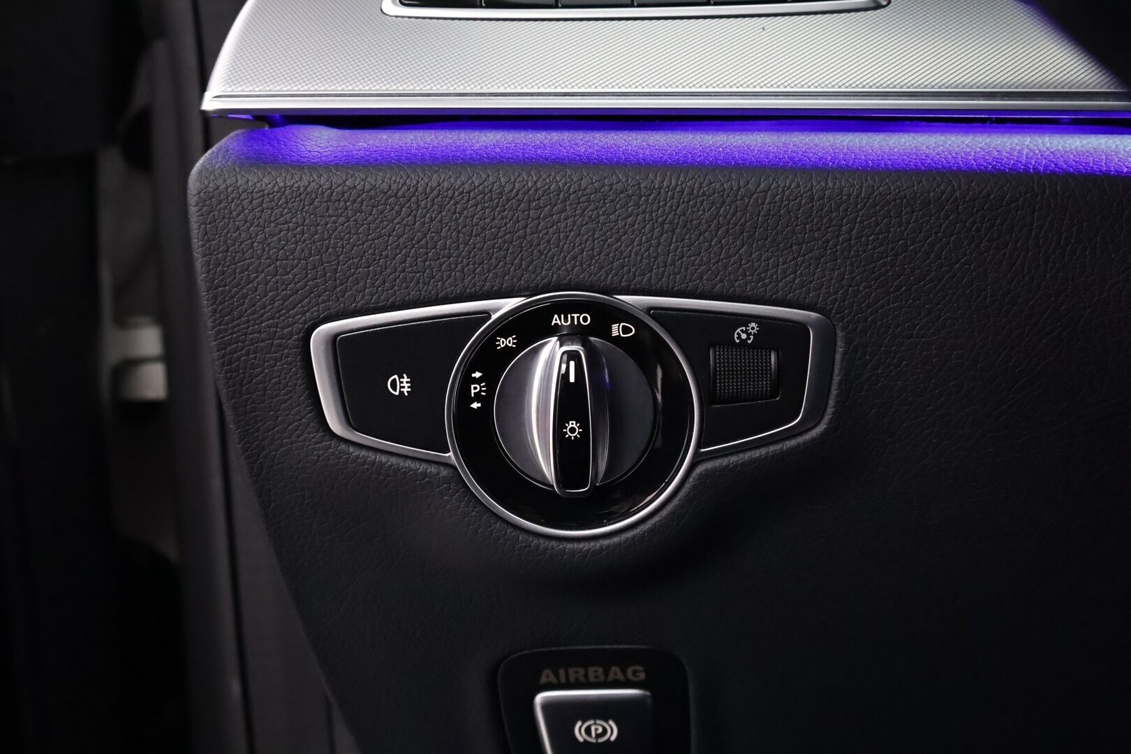 Mercedes-Benz E 2017 220 d A Coupé - Nahkasisusta / Multibeam-LED / 360-Kamera / Navi / Lohko & Sisäpistoke / Vakkari / Kahdet renkaat aluvantein | Upea Mattaväri!