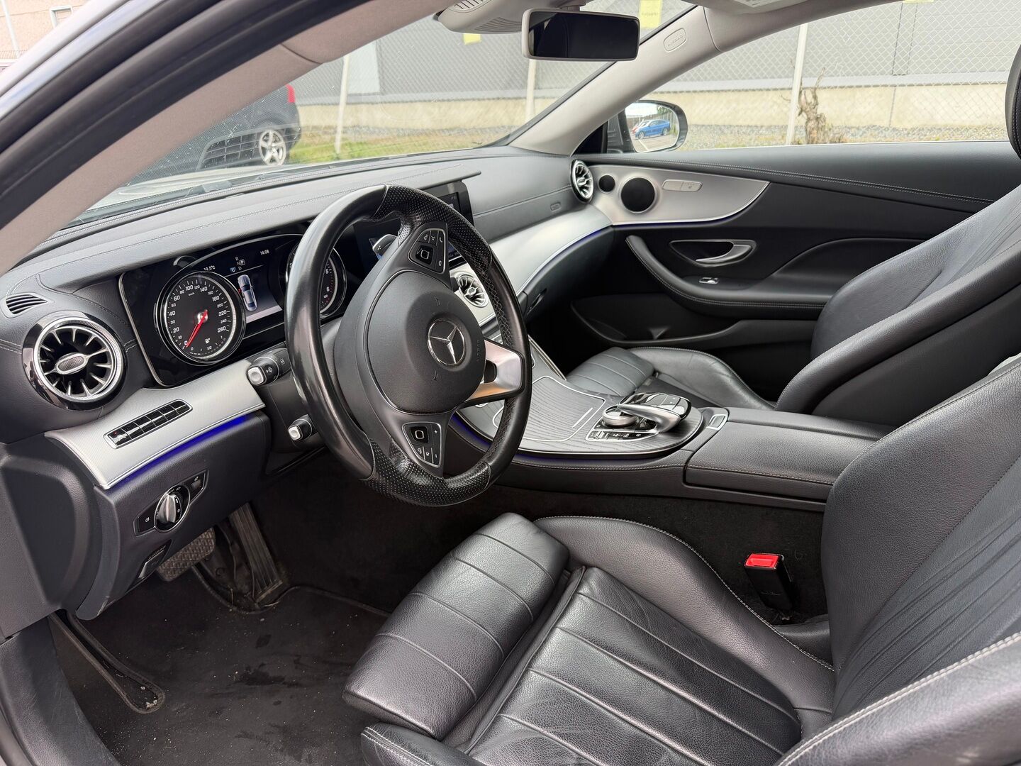 Mercedes-Benz E 2017 220 d A Coupé - Nahkasisusta / Multibeam-LED / 360-Kamera / Navi / Lohko & Sisäpistoke / Vakkari / Kahdet renkaat aluvantein | Upea Mattaväri!