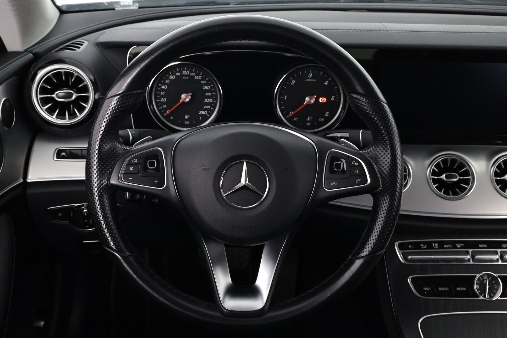 Mercedes-Benz E 2017 220 d A Coupé - Nahkasisusta / Multibeam-LED / 360-Kamera / Navi / Lohko & Sisäpistoke / Vakkari / Kahdet renkaat aluvantein | Upea Mattaväri!