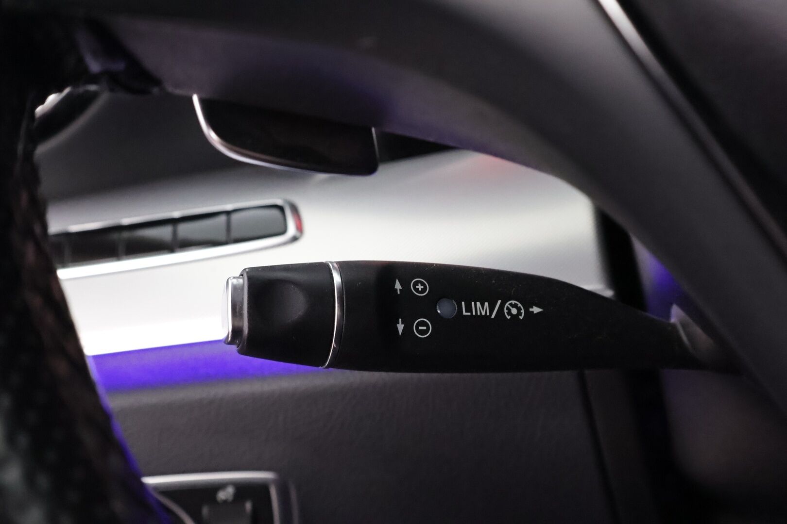 Mercedes-Benz E 2017 220 d A Coupé - Nahkasisusta / Multibeam-LED / 360-Kamera / Navi / Lohko & Sisäpistoke / Vakkari / Kahdet renkaat aluvantein | Upea Mattaväri!