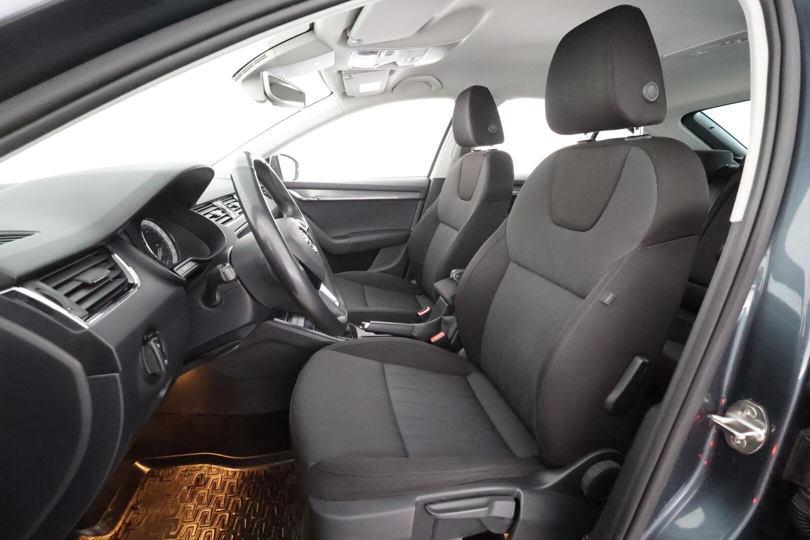 Skoda Octavia 2018 1,4 TSI Style Autom. * Vakkari / Webasto / P.tutkat / Keyless / LED / Apple&Android / Navi* - Suomi-auto / Kahdet Renkaat - HULLUT AVAJAISHULINAT KORKOTARJOUS 3,29 %