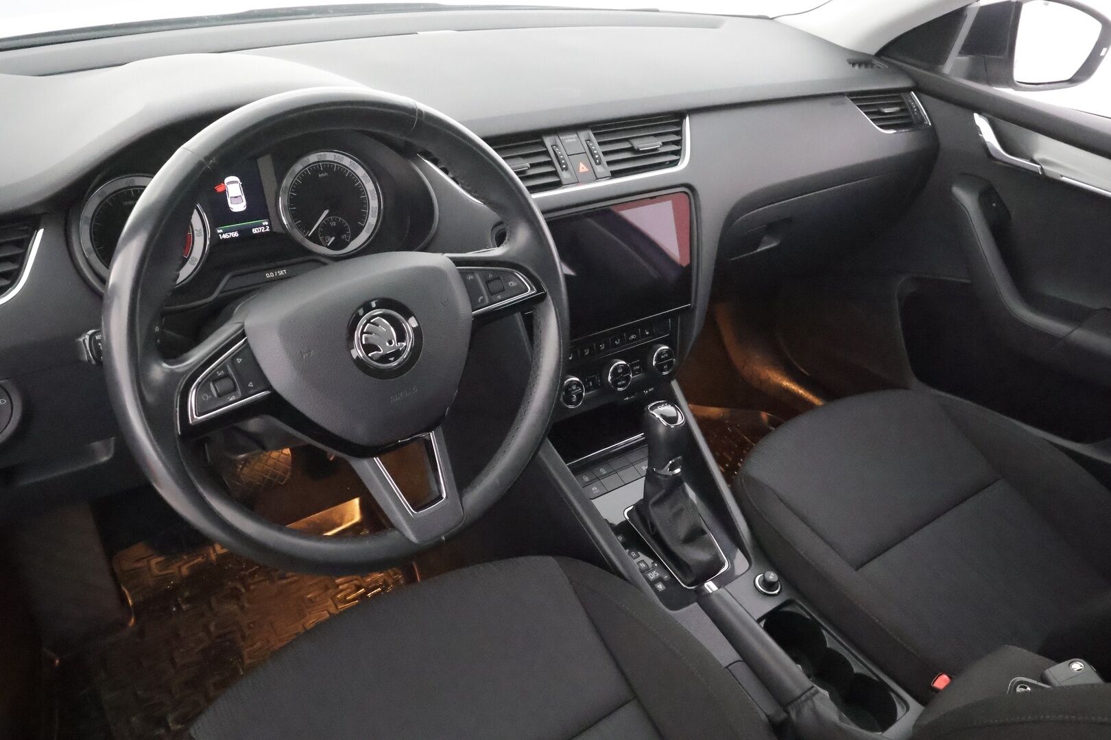 Skoda Octavia 2018 1,4 TSI Style Autom. * Vakkari / Webasto / P.tutkat / Keyless / LED / Apple&Android / Navi* - Suomi-auto / Kahdet Renkaat - HULLUT AVAJAISHULINAT KORKOTARJOUS 3,29 %